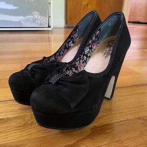 Seychelles Ampersand Platform Pump in Black